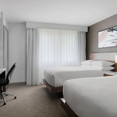 Delta Hotels By Marriott Burlington Extérieur photo